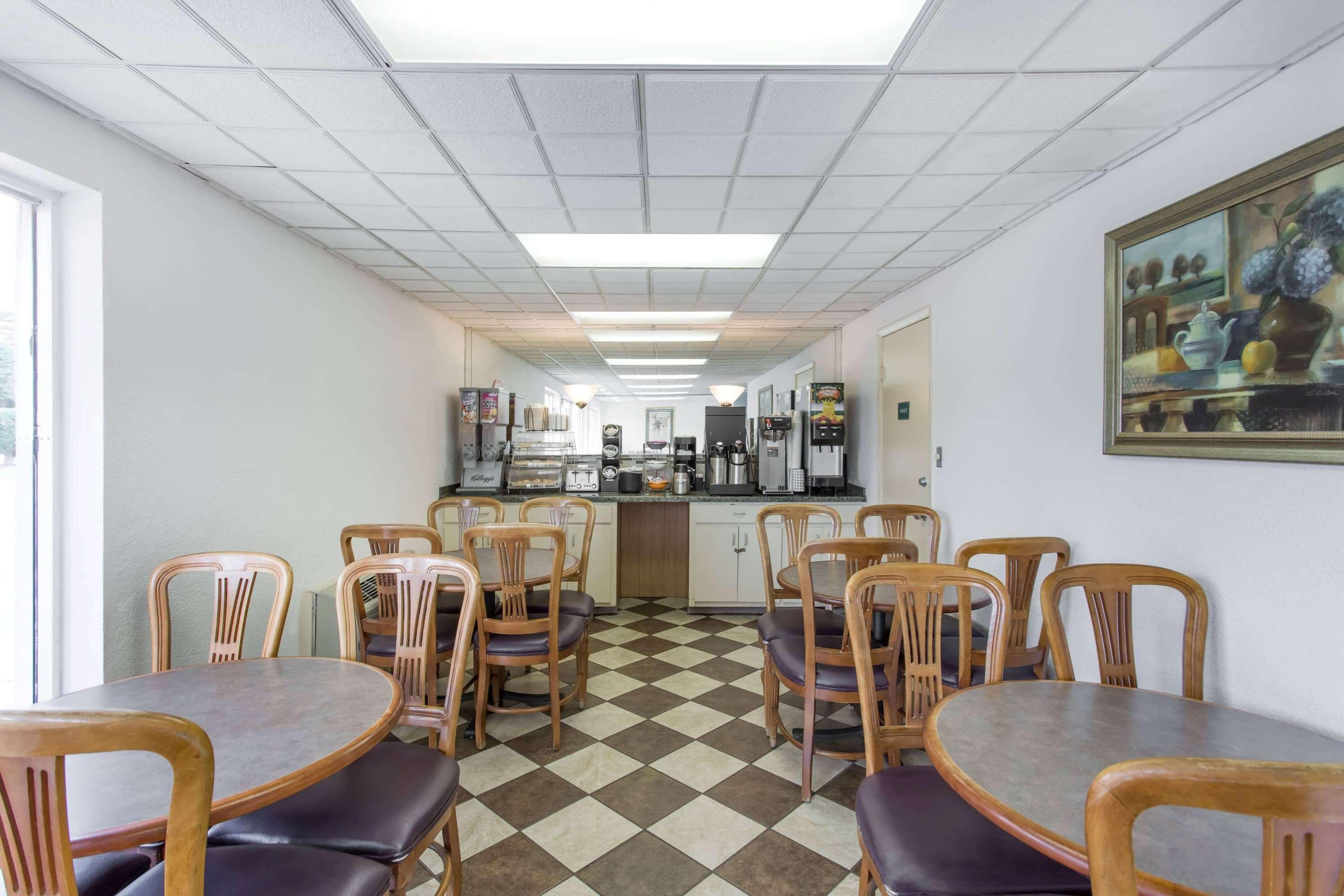 Howard Johnson By Wyndham