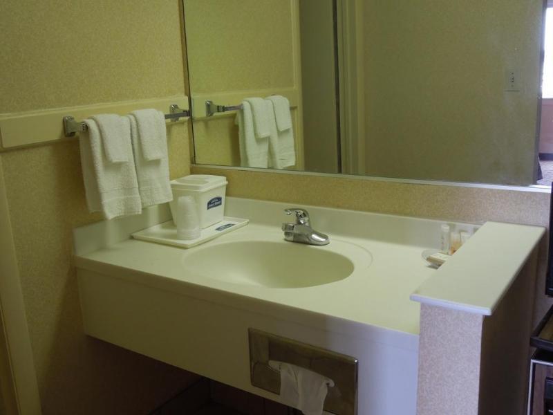 Howard Johnson By Wyndham Virginia Motel