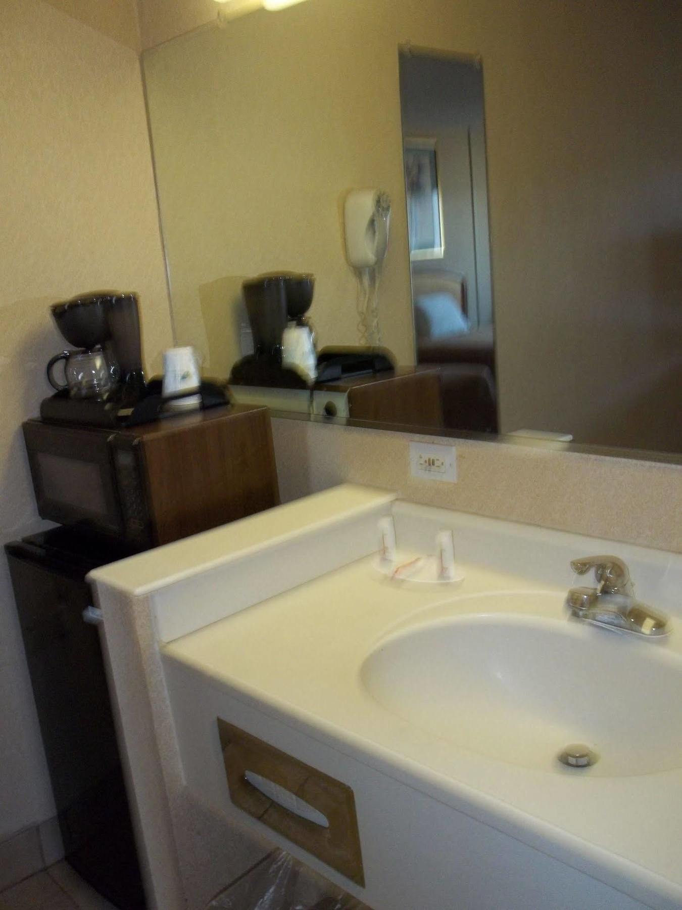 Howard Johnson By Wyndham Motel